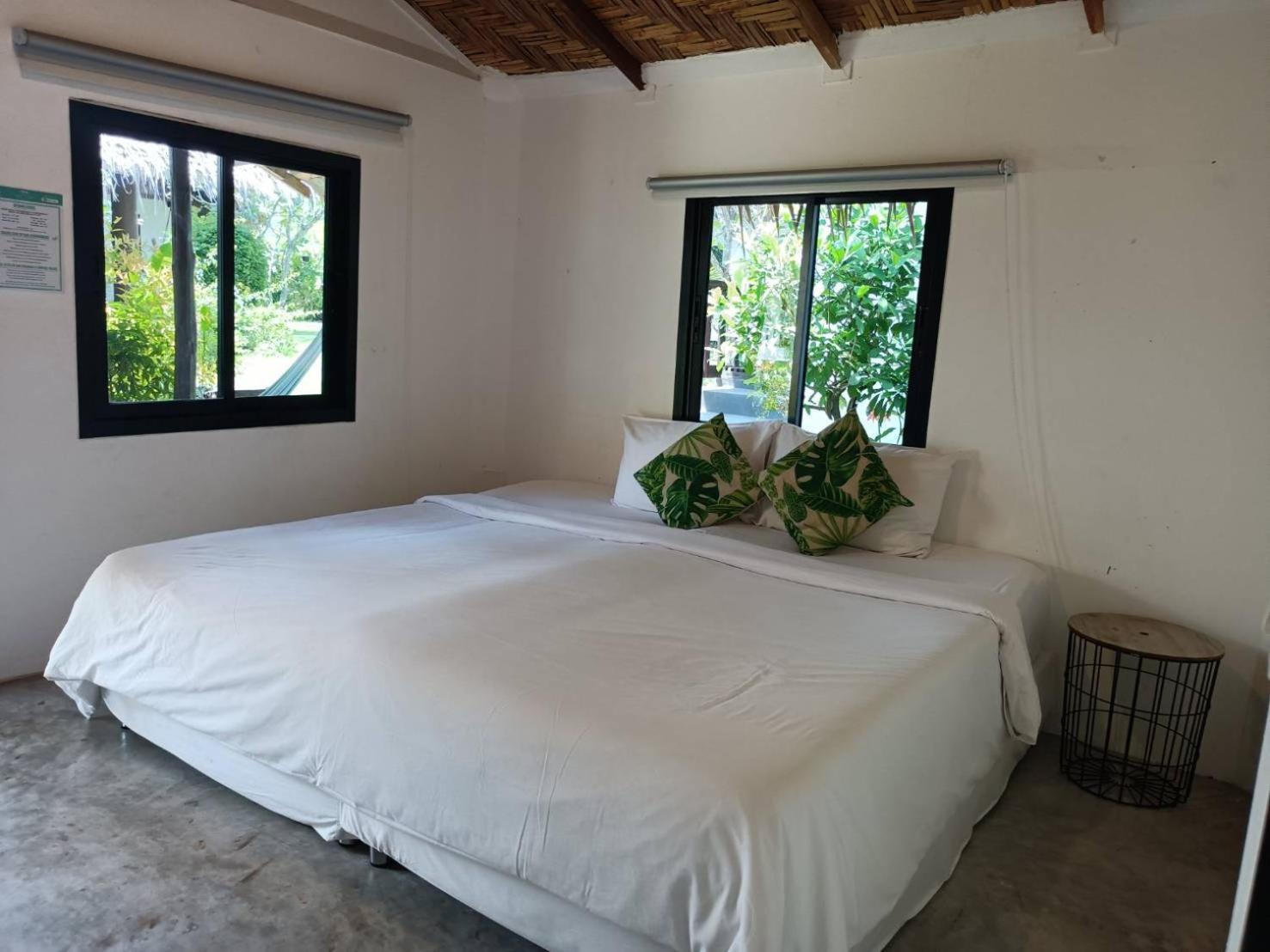 Sarana Bungalows (Adults Only) Baan Tai Esterno foto