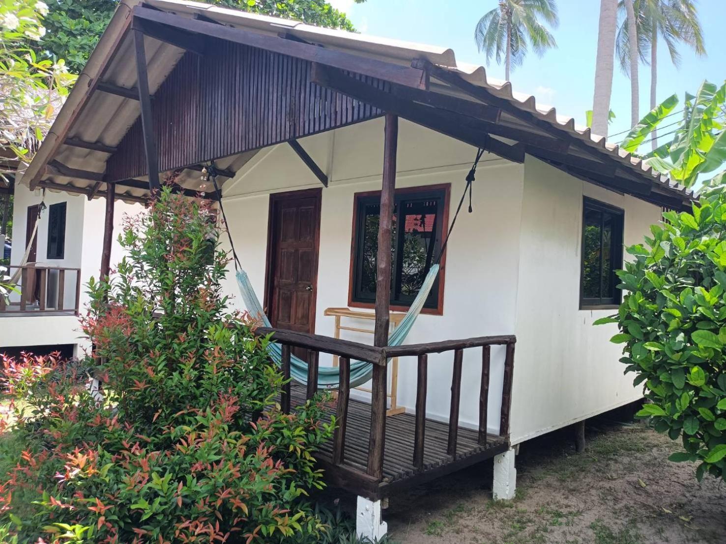 Sarana Bungalows (Adults Only) Baan Tai Esterno foto